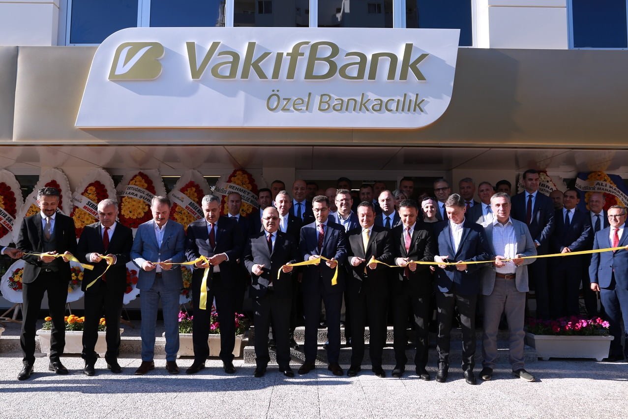 VakıfBank, 8’inci özel bankacılık şubesini Antalya’da açtı.