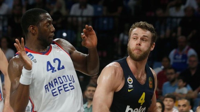 Fenerbahçe Beko, final serisine galibiyetle başladı.